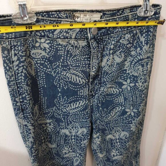 Free People Blue Floral Jeans Flare Style Fashion Women Casual Wear - Picture 4 of 8
